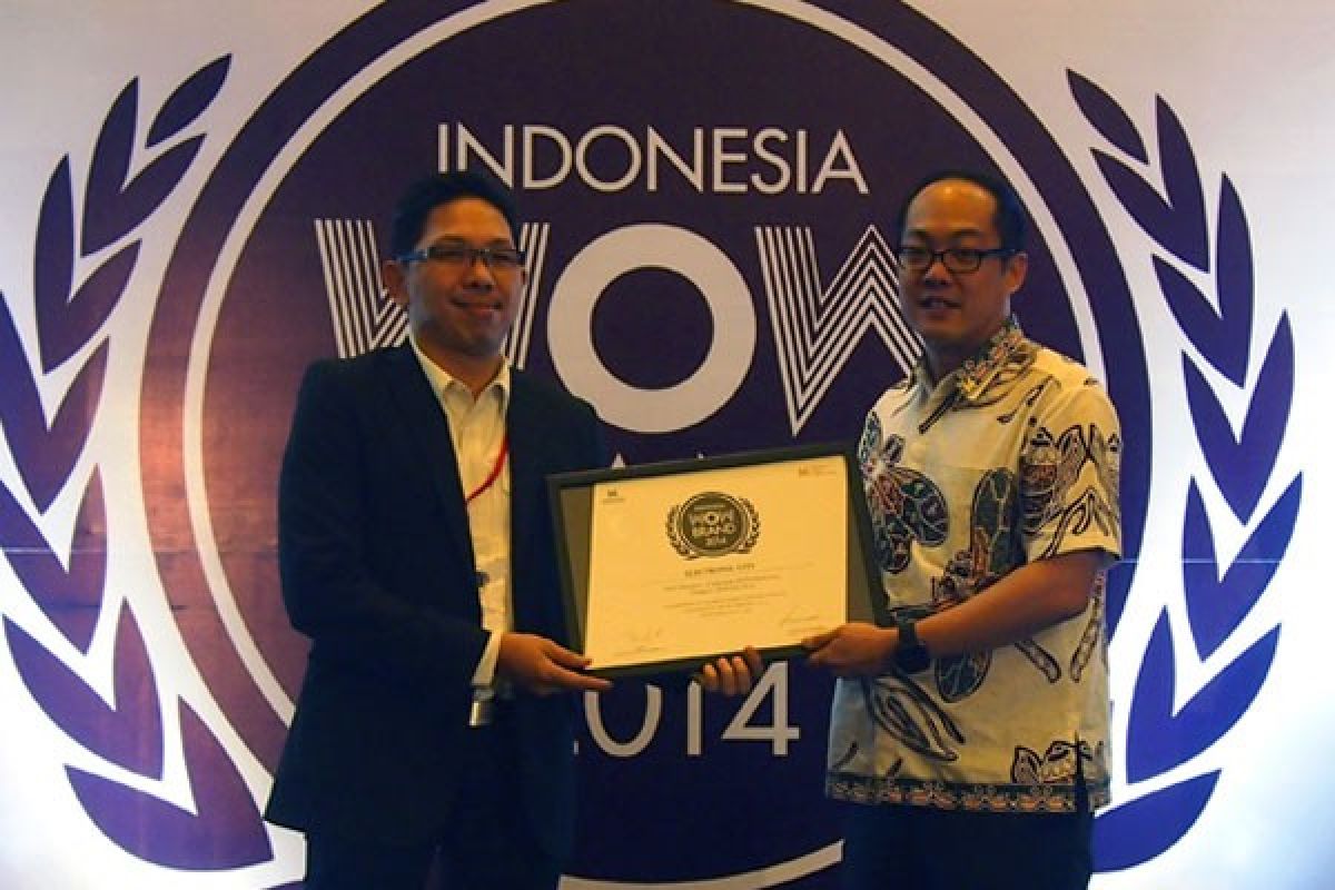 Electronic City raih  Gold Champion â€“ Indonesia WOW Brand 2014