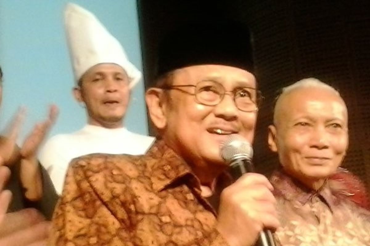 B.J. Habibie terpukau I La Galigo