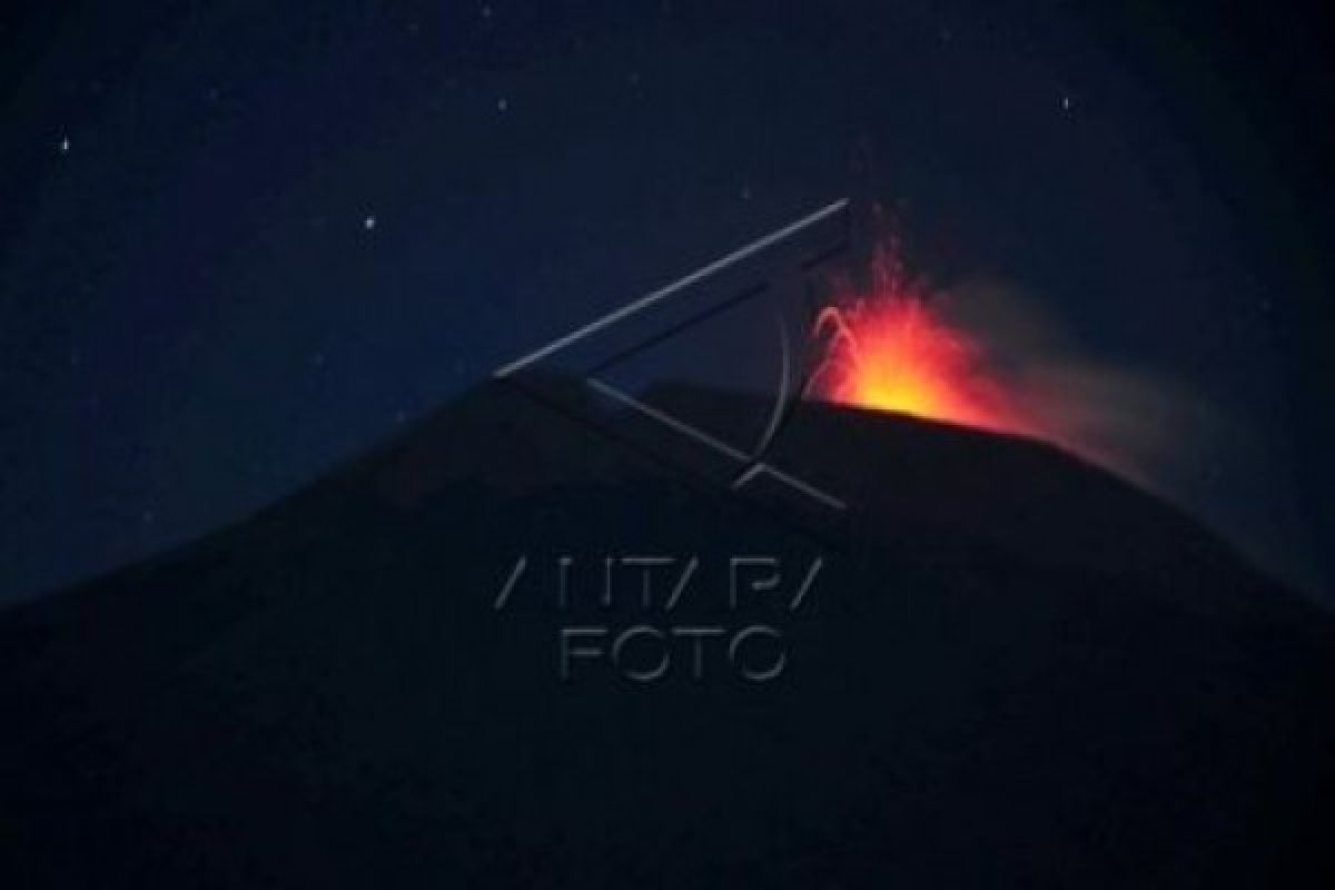 Gunung Anak Krakatau meletus 407 kali