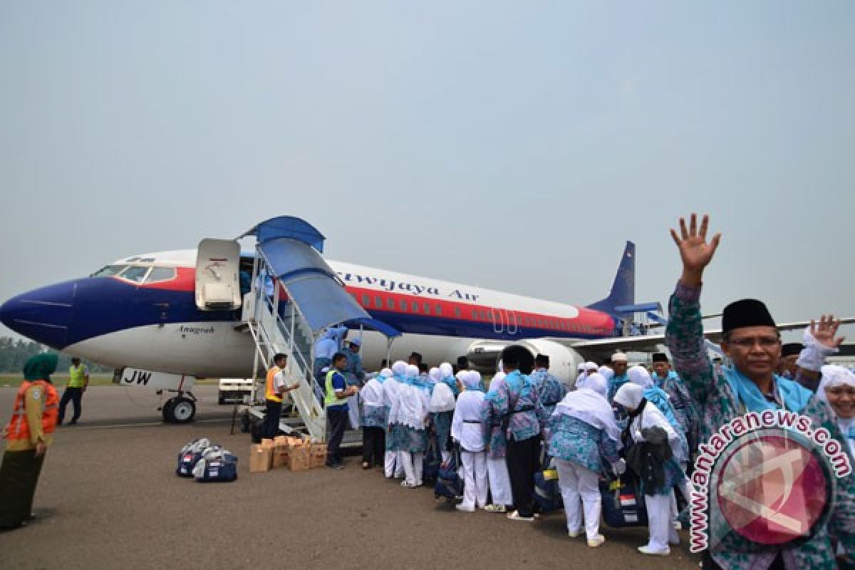 Jemaah haji Jambi diberangkatkan dari Palembang karena kabut asap