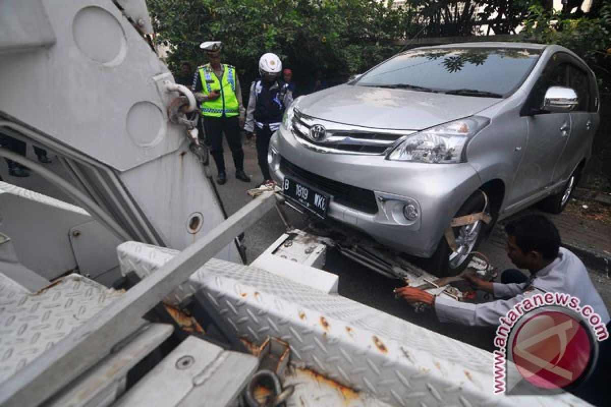 Dishub Jakarta Utara jaring 52 kendaraan parkir liar