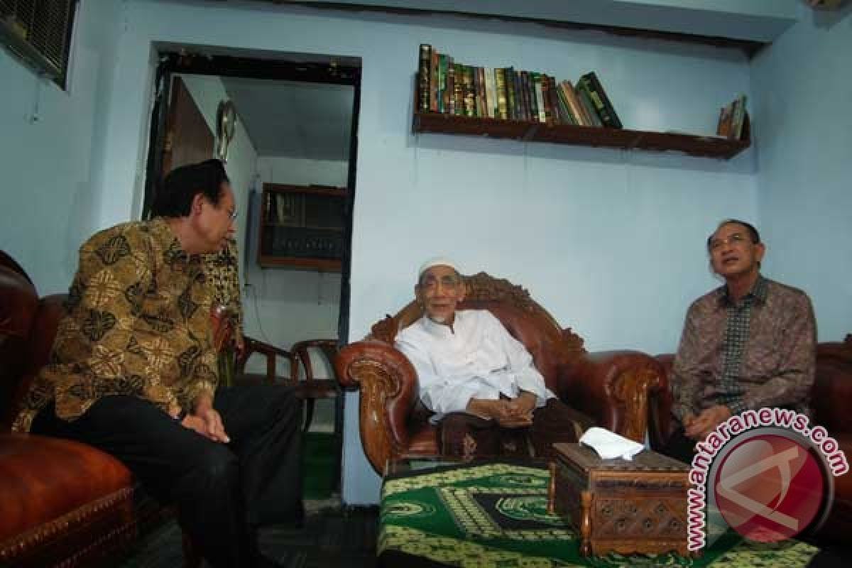Suryadharma Ali bertemu Kiai Maimun Zubair Rembang