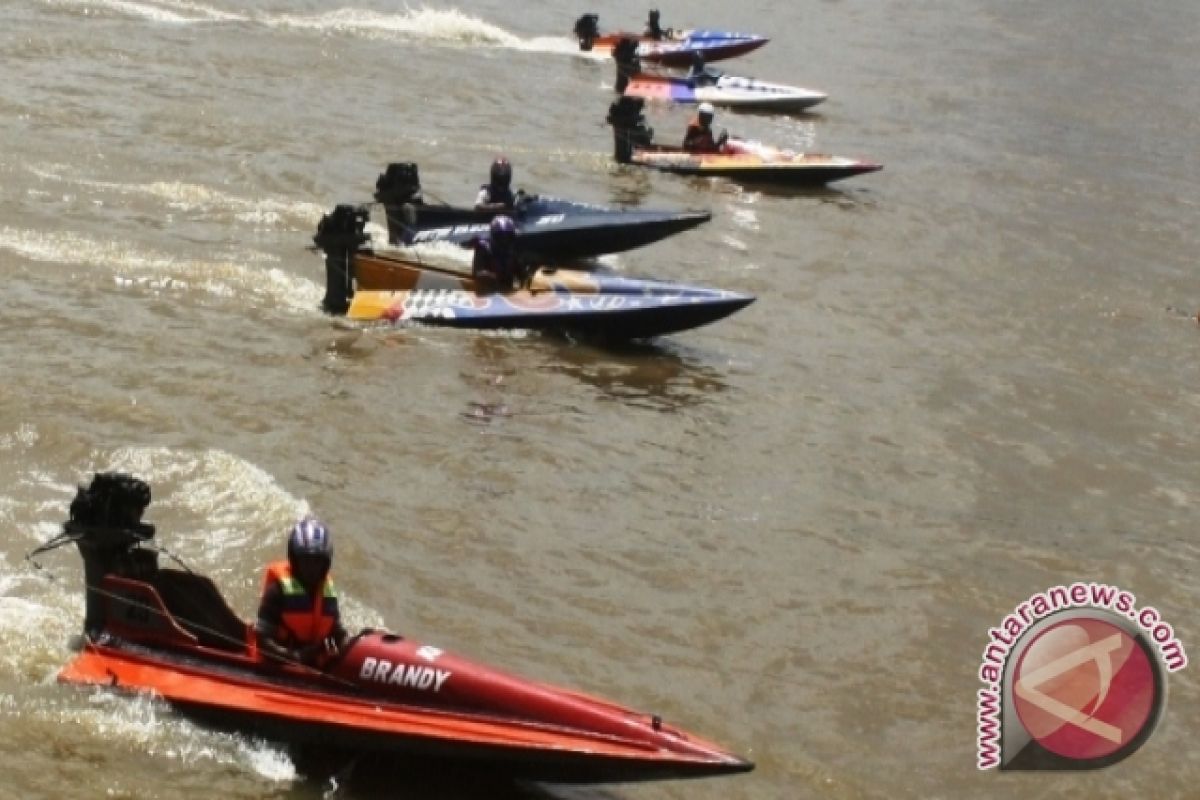 Lomba `Power Boating` Meriahkan Festival Mahakam 