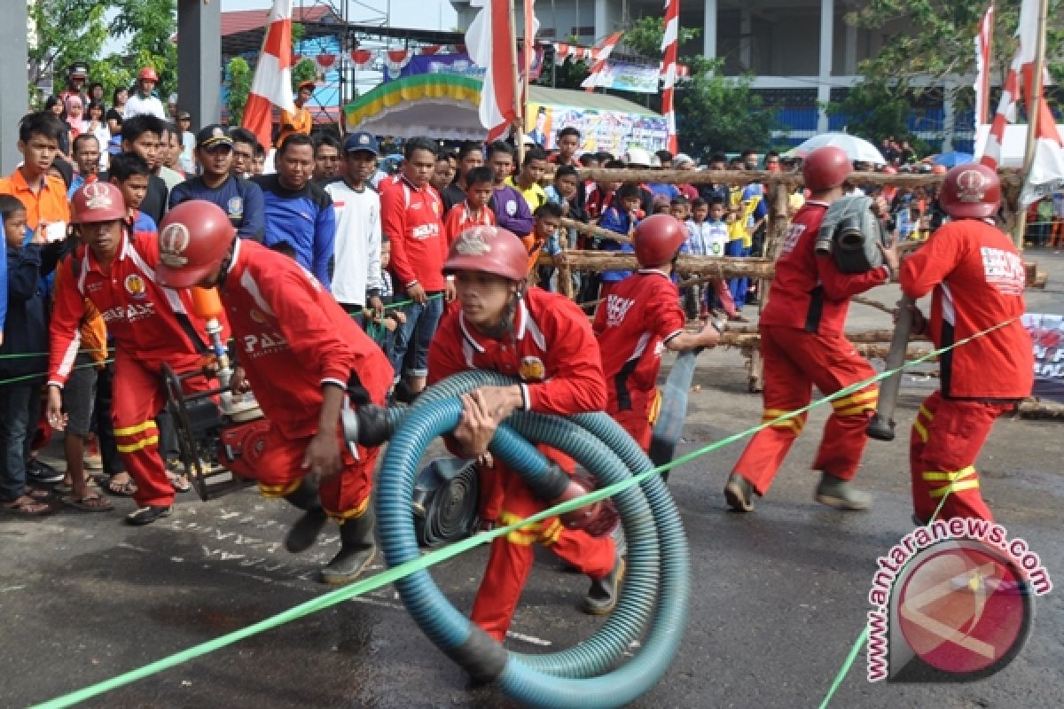 64 Pemadam Kebakaran Banjarmasin Adu Ketangkasan