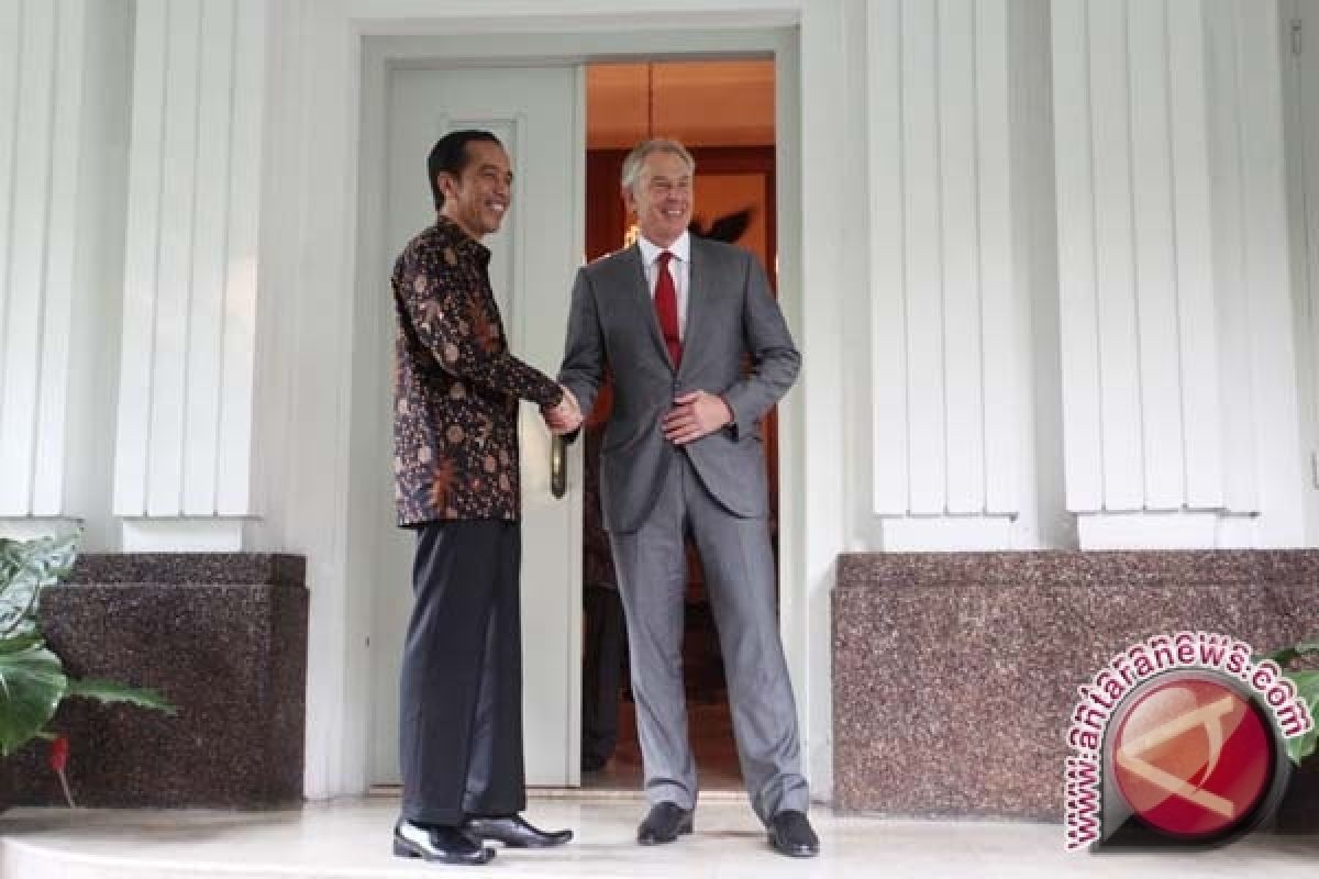  Jokowi pamer sepatu baru seharga Rp400.000