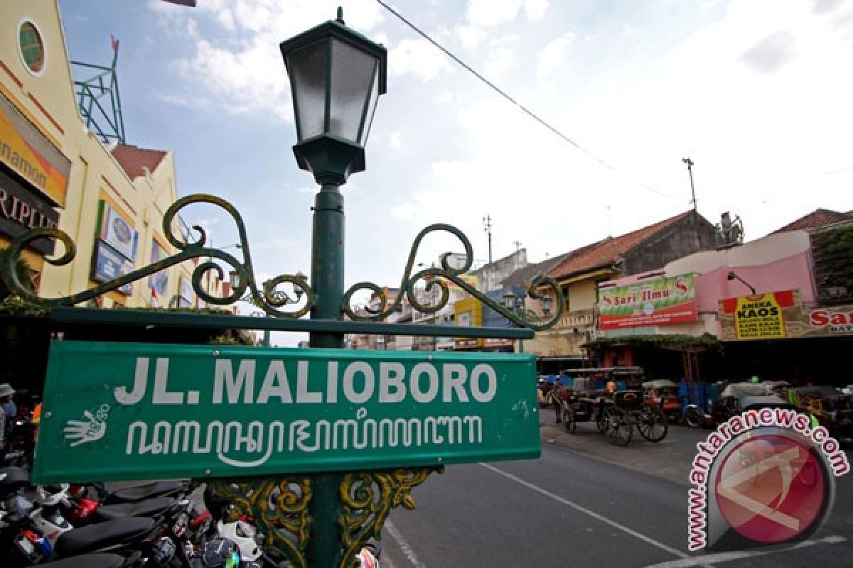 Jl Malioboro  ramai kendaraan luar daerah