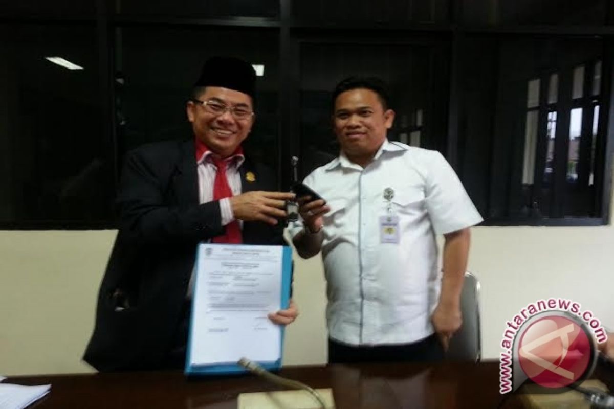 Anggota DPRD Sumsel kembalikan kendaraan dinas 