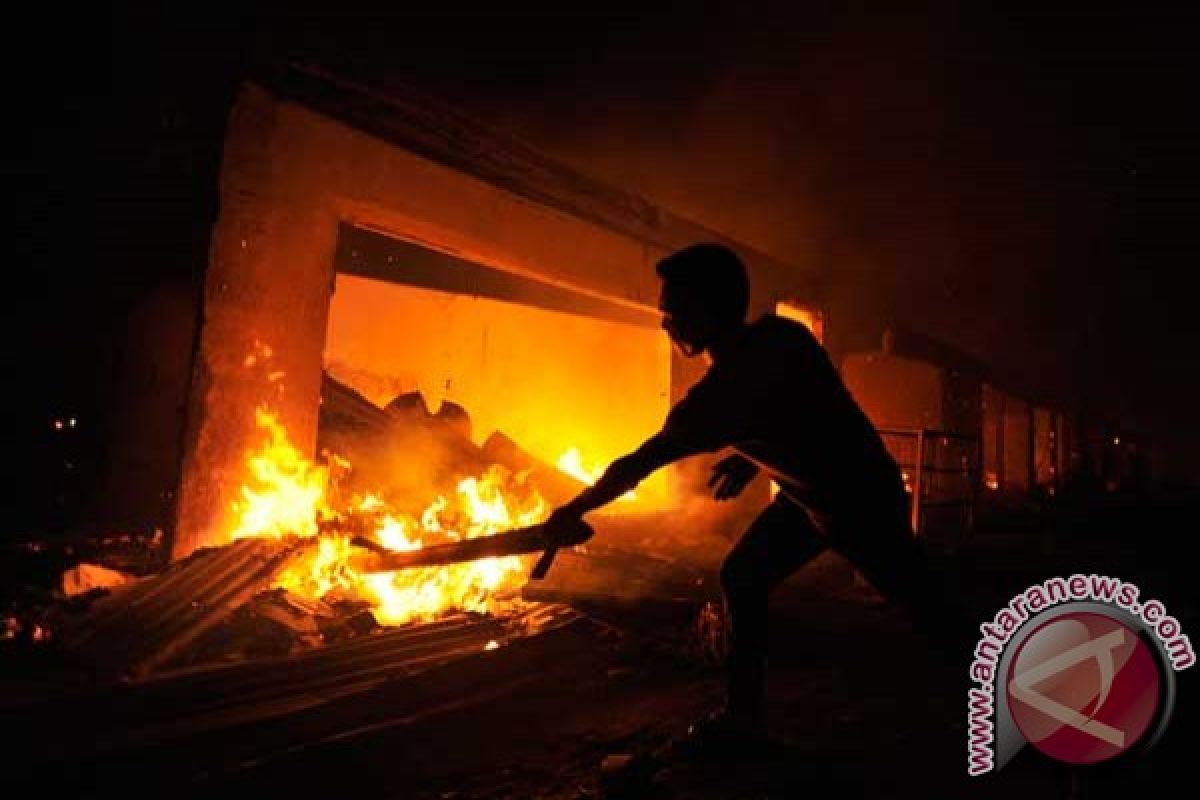 Pasar Nyalindung Sukabumi kebakaran belasan bangunan rusak