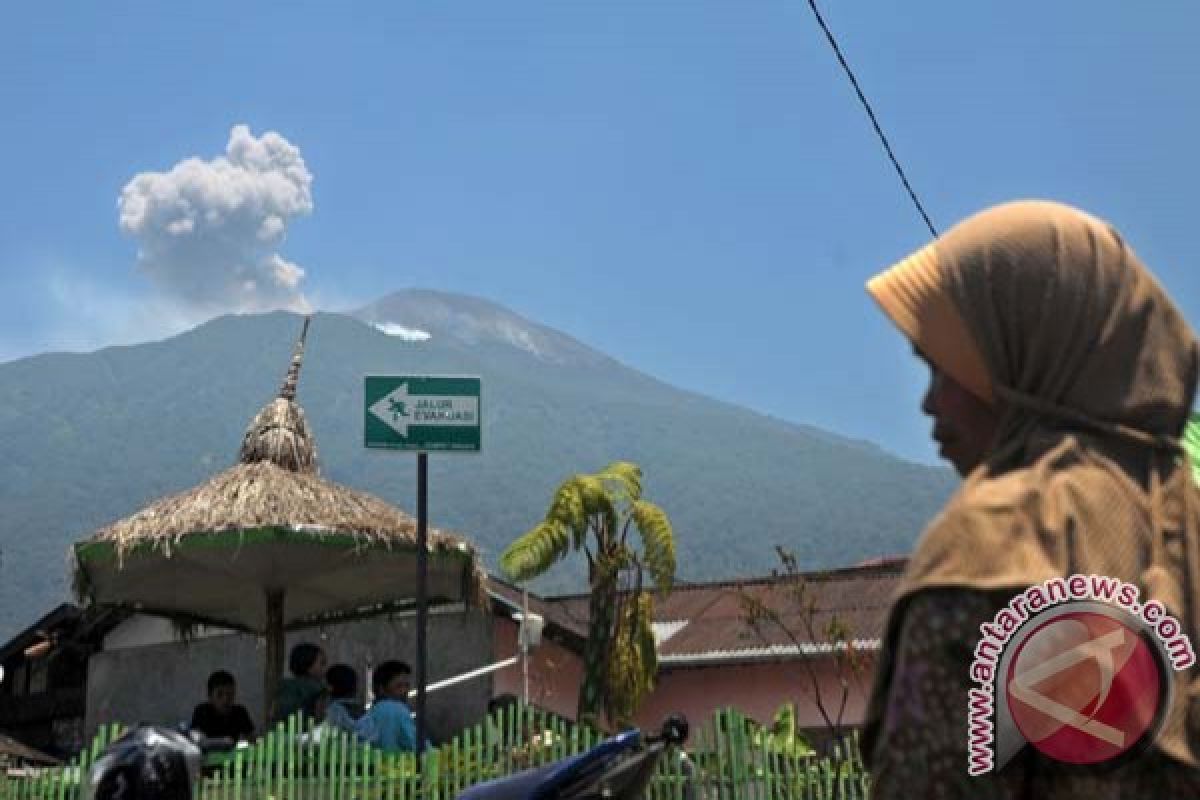 Tiga pendaki tersesat di Gunung Slamet