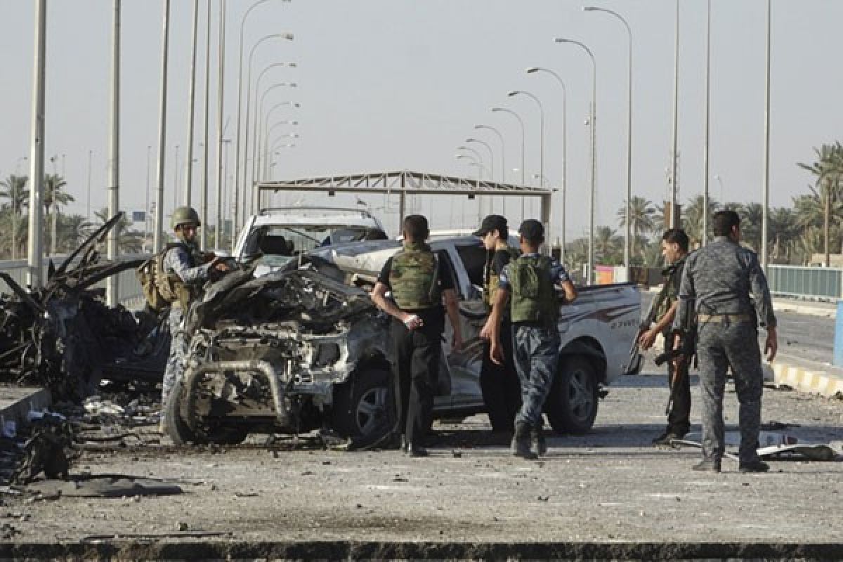 Tiga bom bunuh diri tewaskan 40 warga Irak