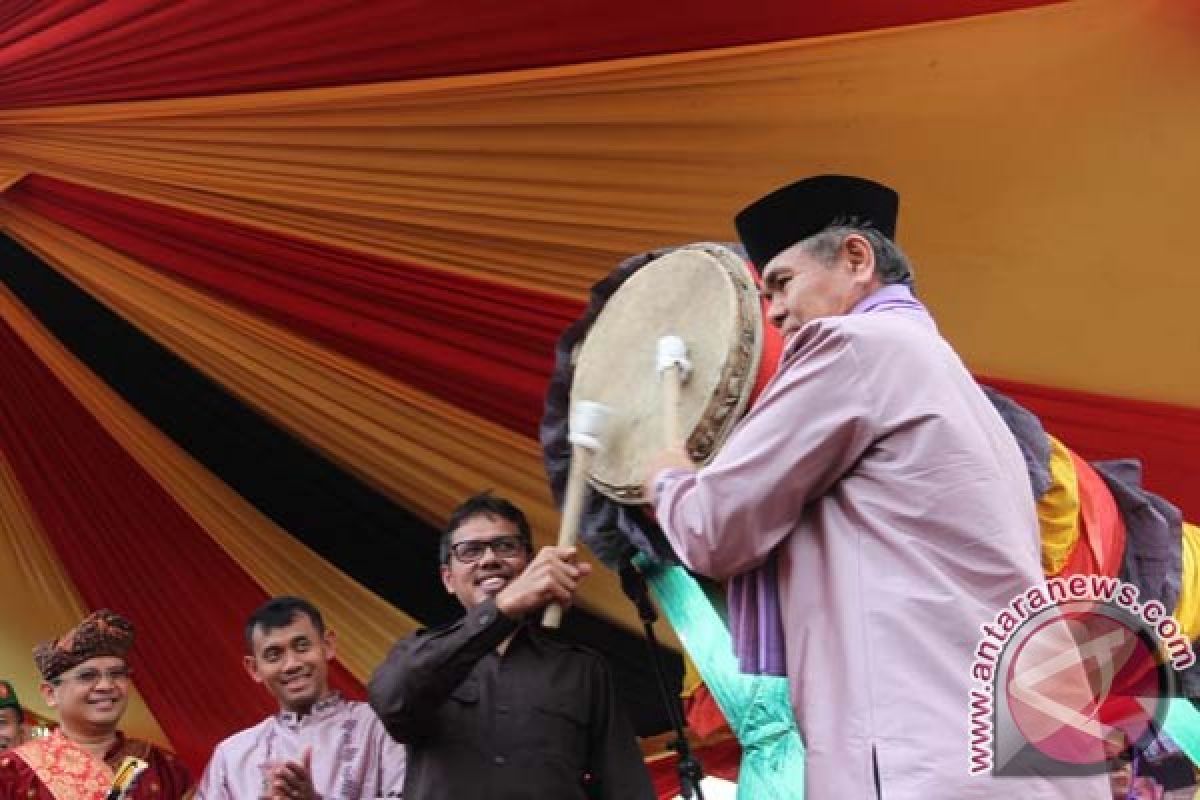 Festival Siti Nurbaya kebangkitan permainan anak nagari