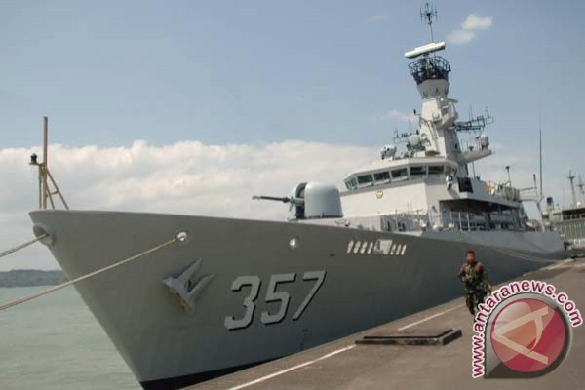 KRI Bung Tomo-357 singgahi India