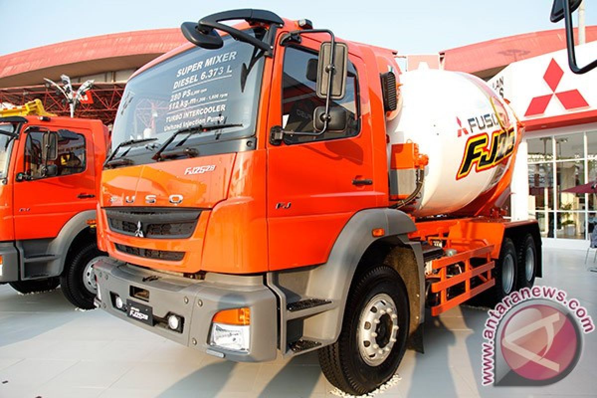 Mitsubishi Fuso rilis truk ready mixer pertamanya