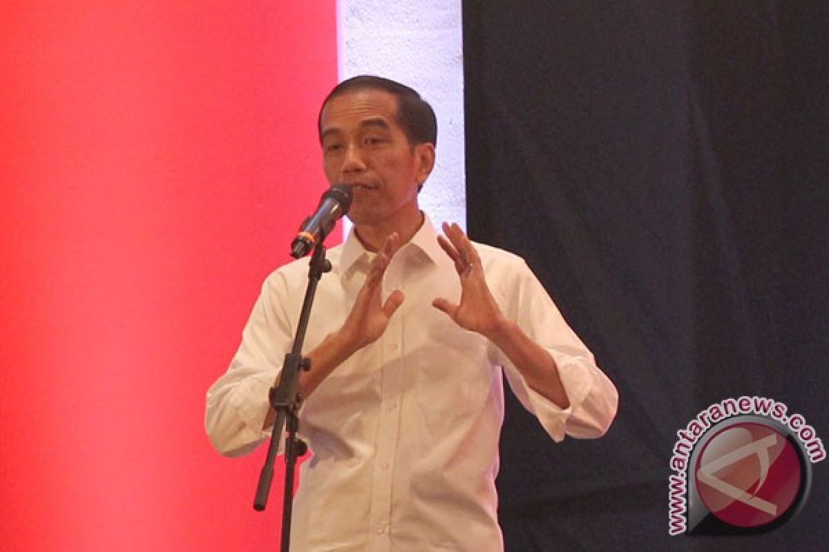 Jokowi isyaratkan rekrut kepala daerah berprestasi masuk kabinetnya
