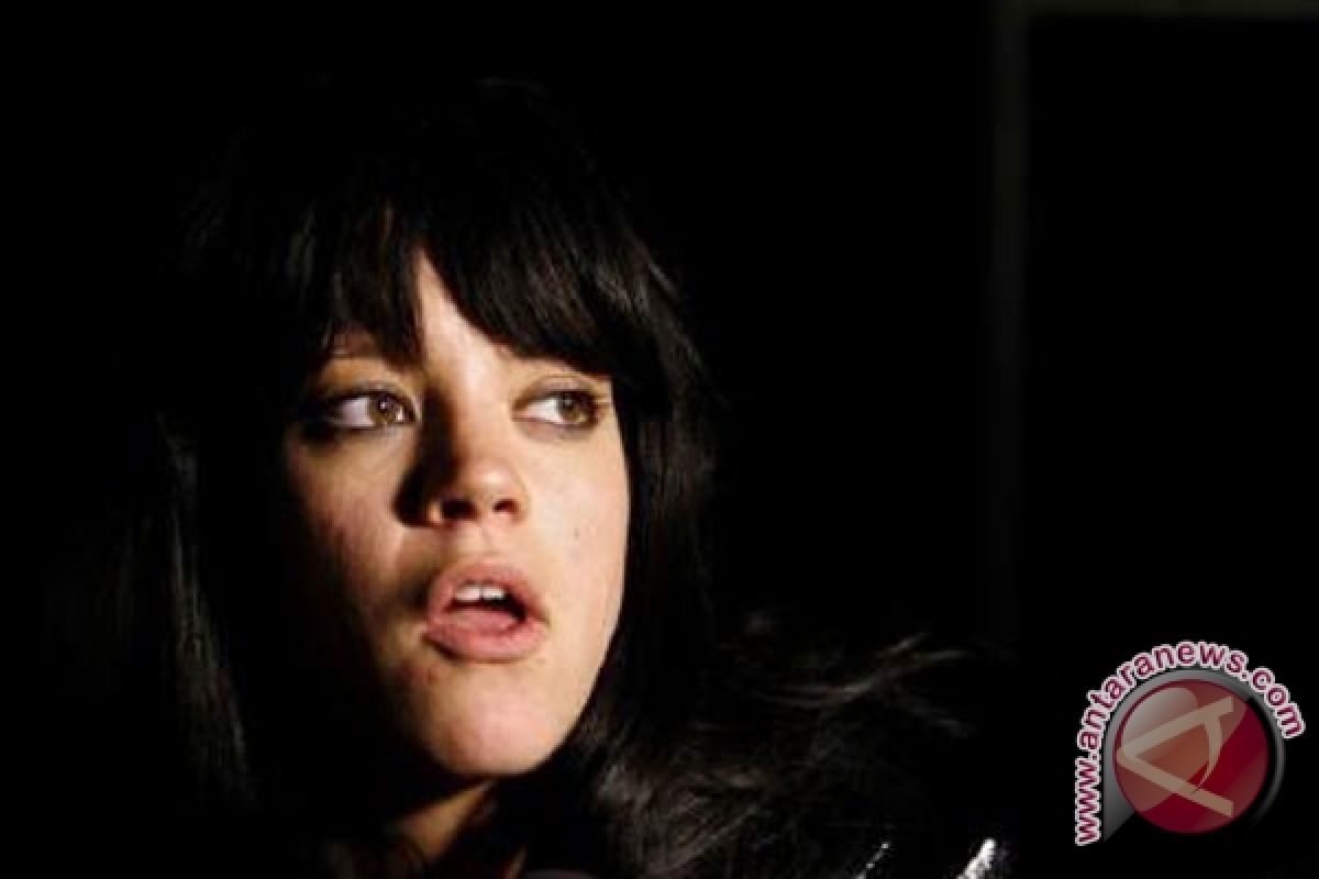 Lily Allen Jadi Duta Samsung Galaxy Alpha