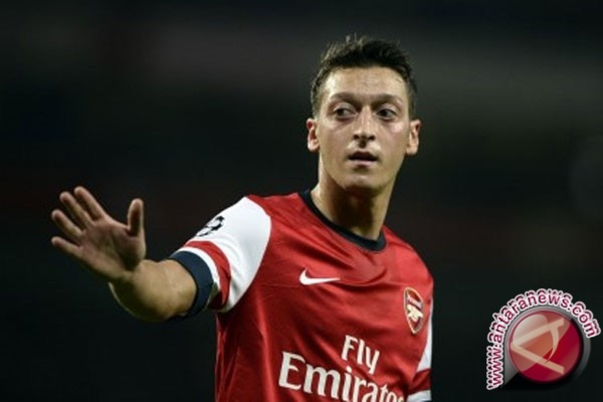 Ozil Bakal Kembali Bersama Arsenal