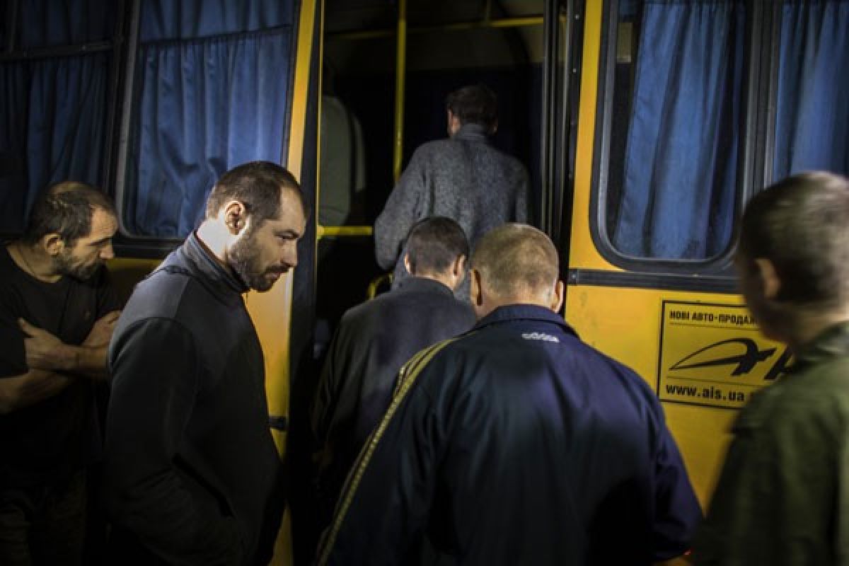 Rusia dan Ukraina lakukan pertukaran tawanan, termasuk 108 perempuan