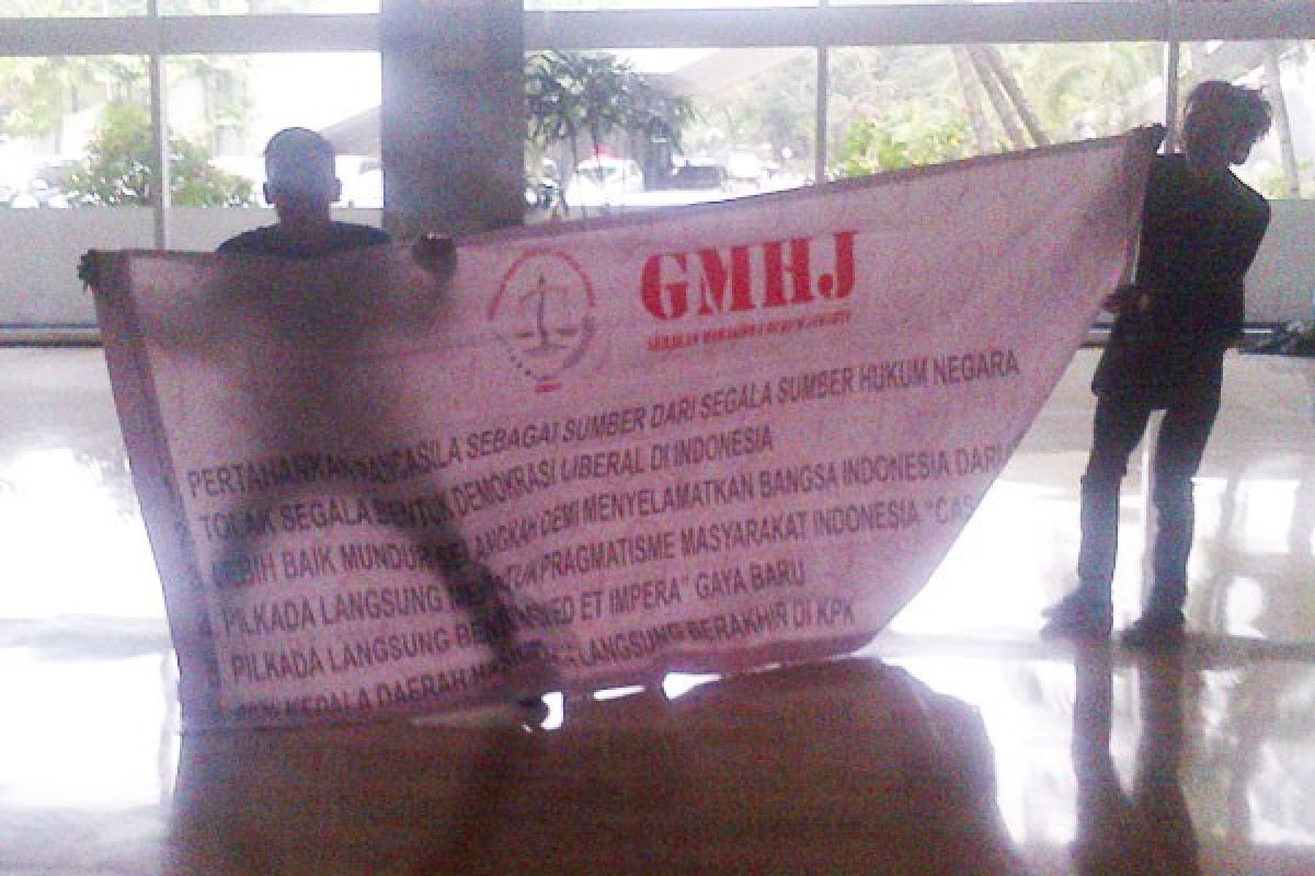 Mahasiswa GMHJ demo tolak Pilkada langsung