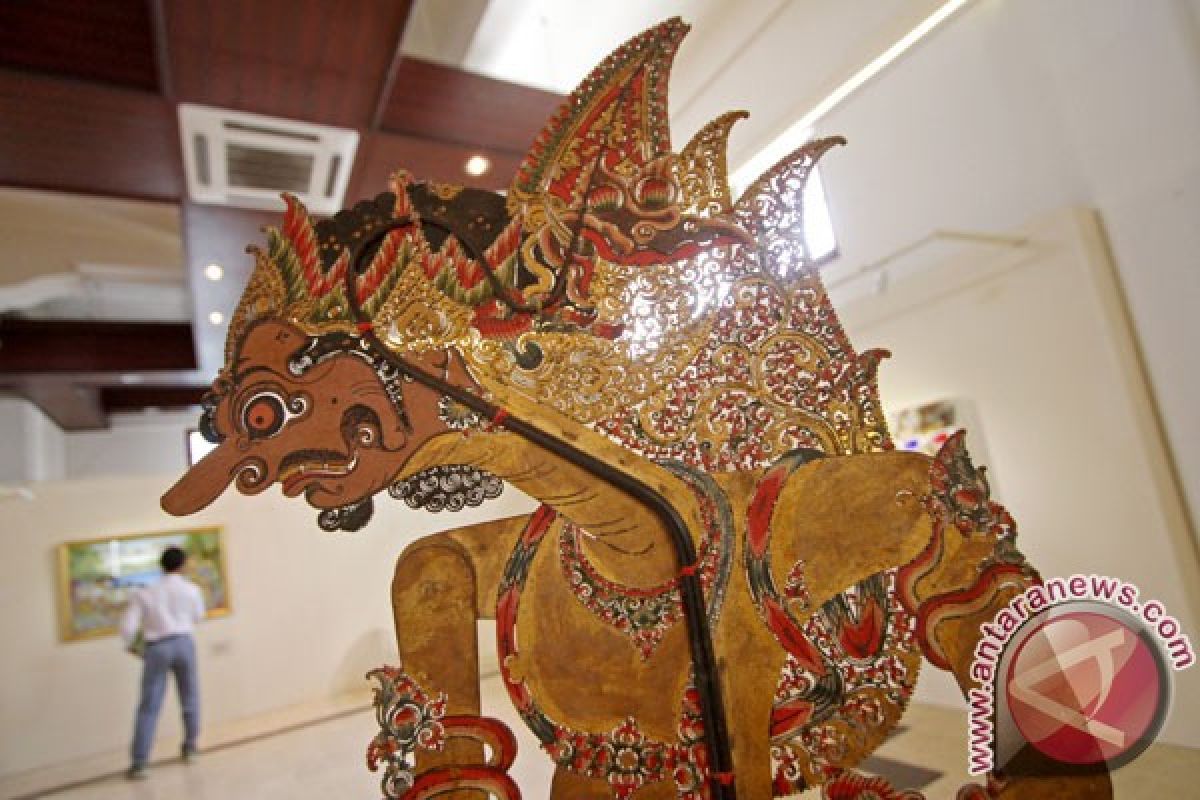 Wayang kulit Petruk diberi nama "Peter" di SD Bulgaria