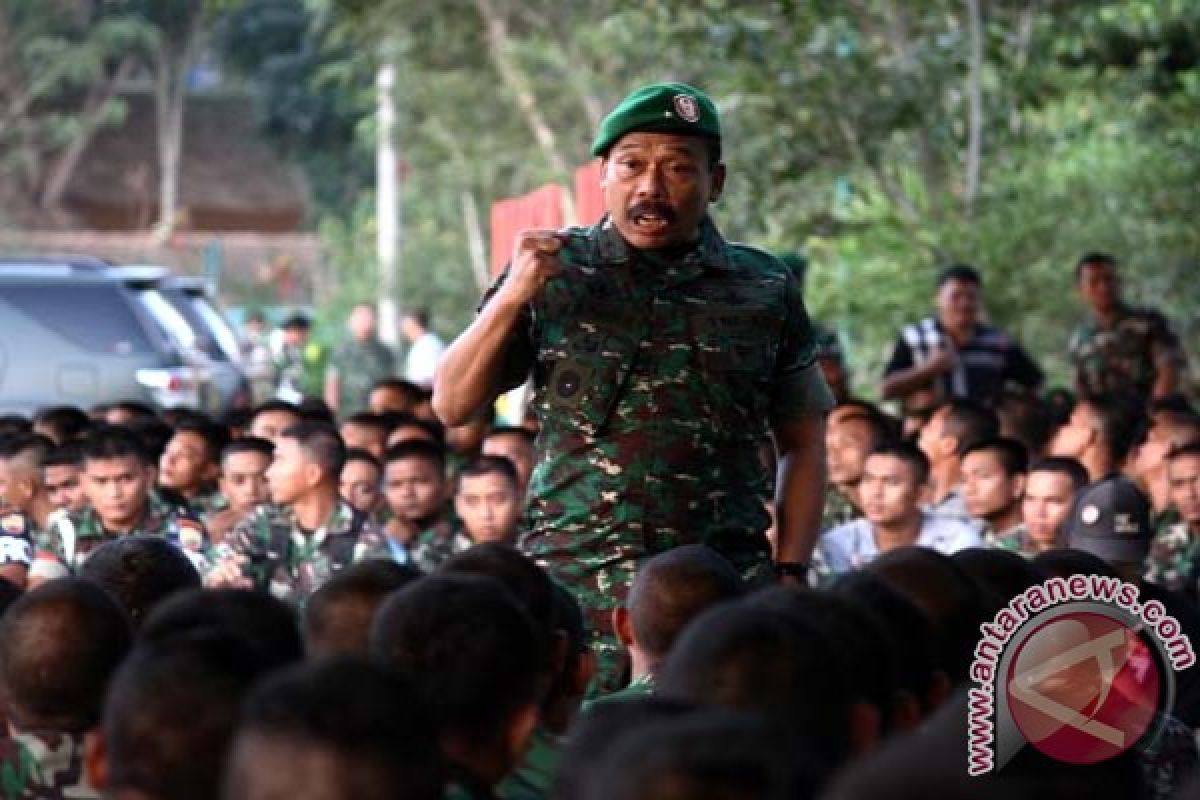 Panglima Kodam II/Sriwijaya: polisi adalah saudara kita