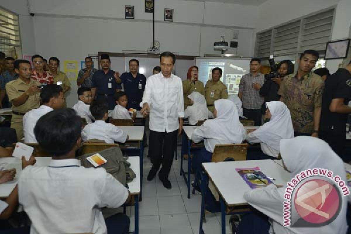 Jokowi terima kunjungan pelajar DKI berprestasi
