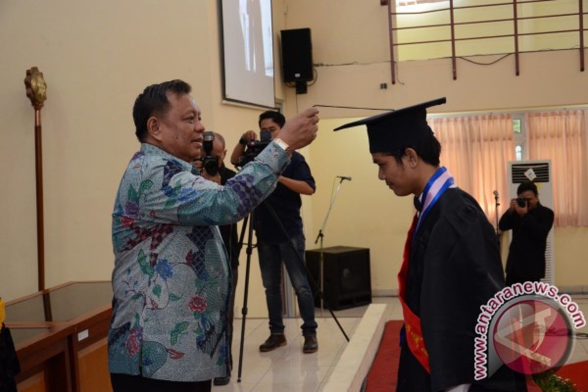 Lulusan Akademi Teknologi Kulit Yogyakarta mudah bekerja