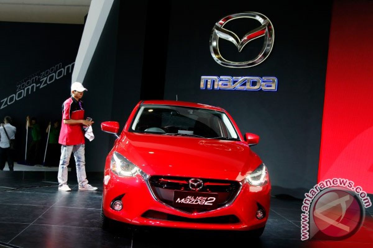 All New Mazda2 inspirasi tiga perancang busana muda JFW 2015