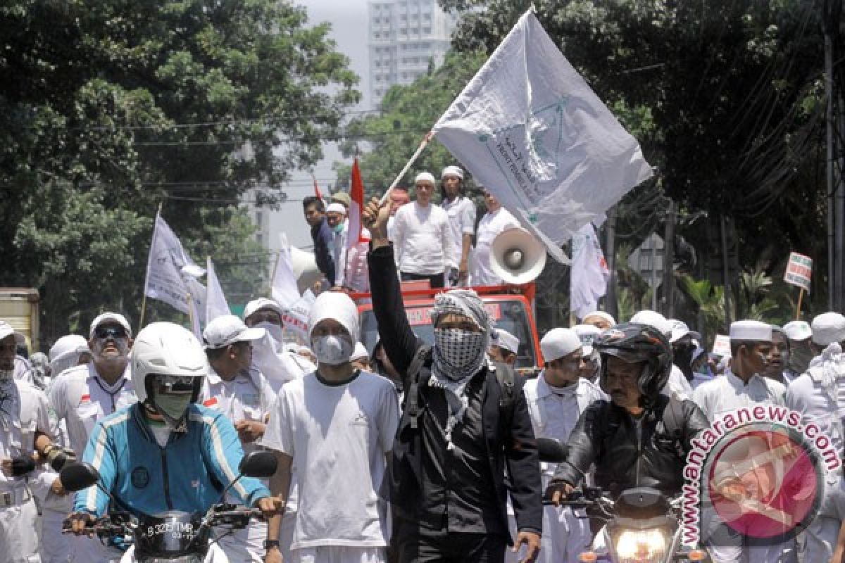 Lalu lintas Merdeka Selatan tersendat akibat aksi FPI