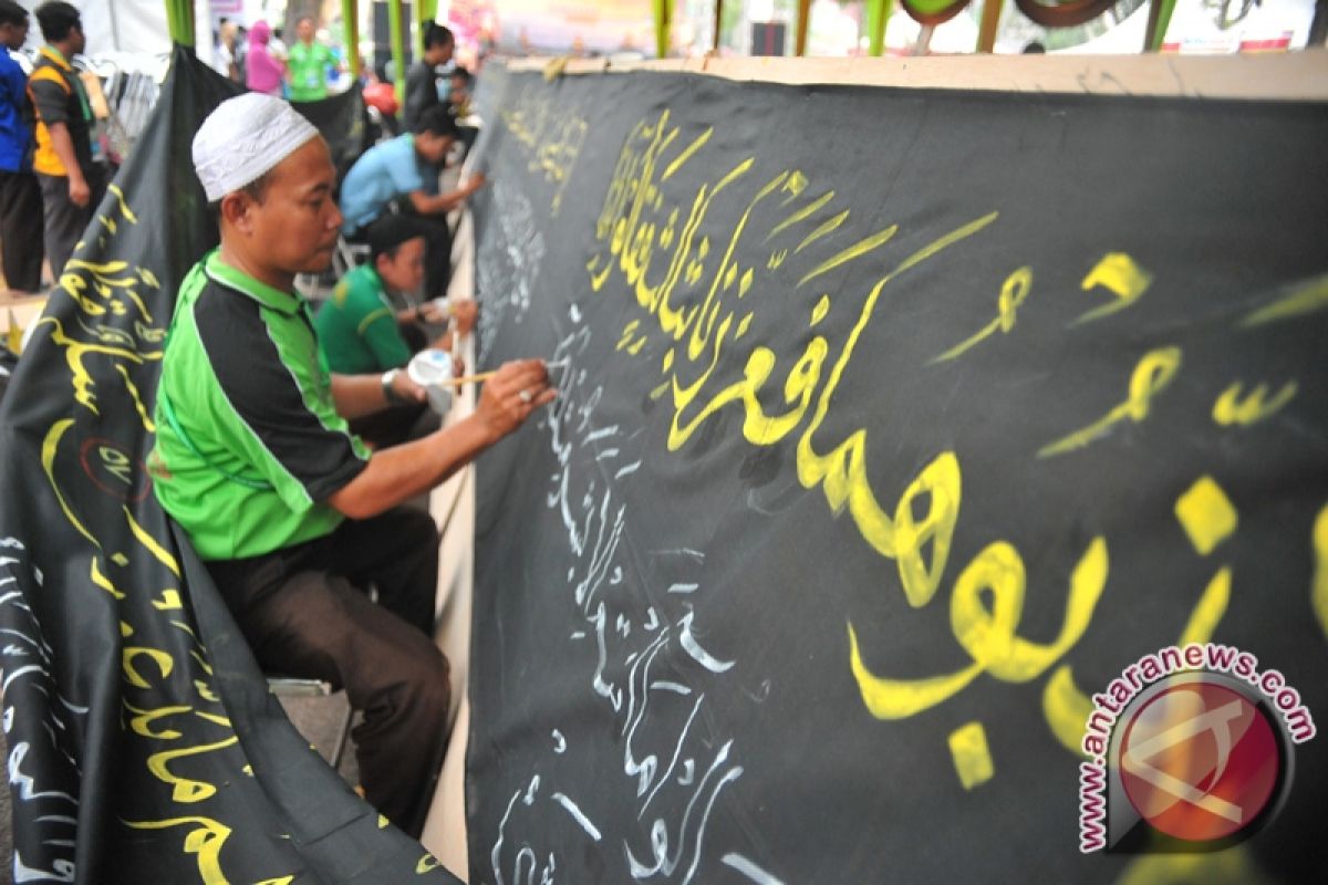 Penulisan kaligrafi 100 meter rampung 