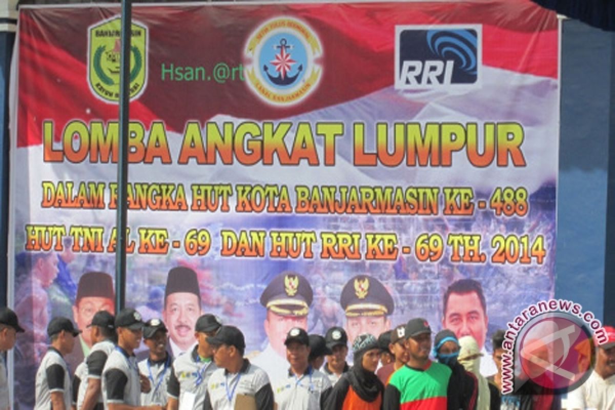 Lomba Angkat Lumpur  Tumbuhkan Semangat Selamatkan Sungai