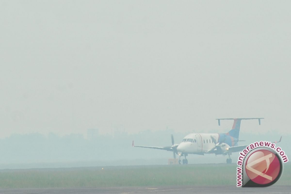 Pendaratan pesawat di bandara Palembang terhalang kabut asap    