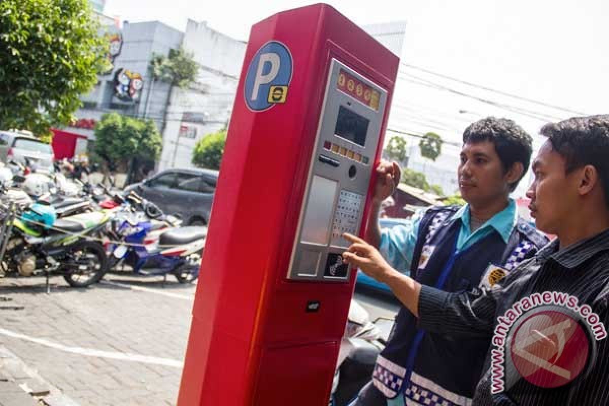 Warga masih beradaptasi dengan sistem parkir meter Jakarta