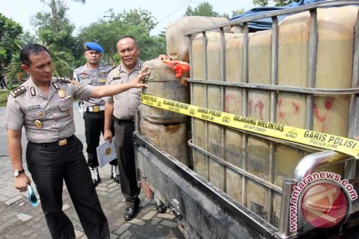 Polres Pelalawan amankan 6.000 liter minyak tanah ilegal