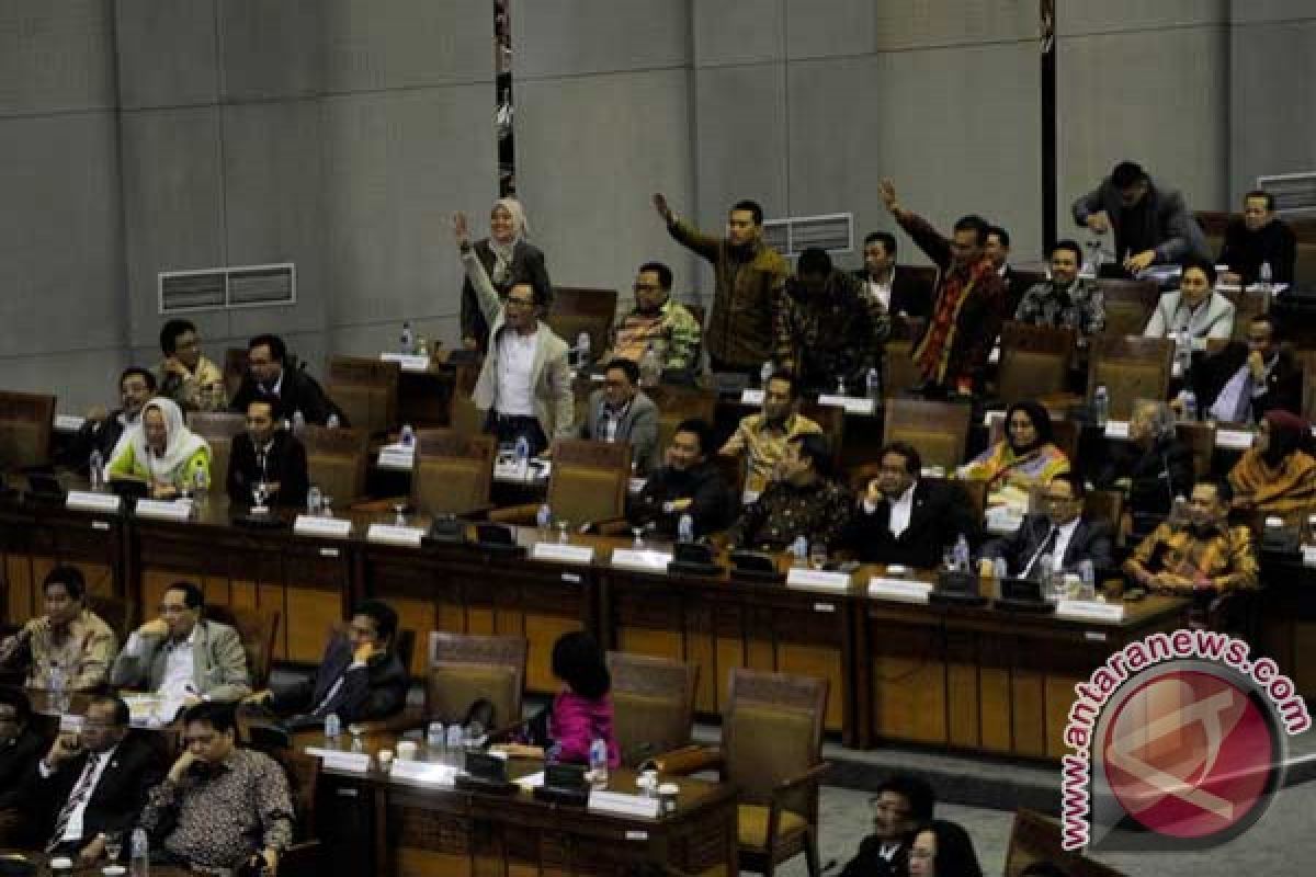 Puluhan ribu orang tandatangani petisi pilkada langsung