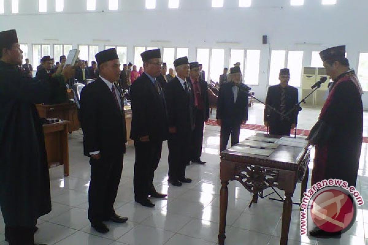 Tiga pimpinan DPRD Mukomuko resmi dilantik