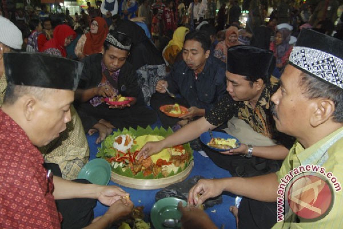 Ngropoh "Gerebek Sewu Tumpeng" sambut Tahun Baru Hijriyah