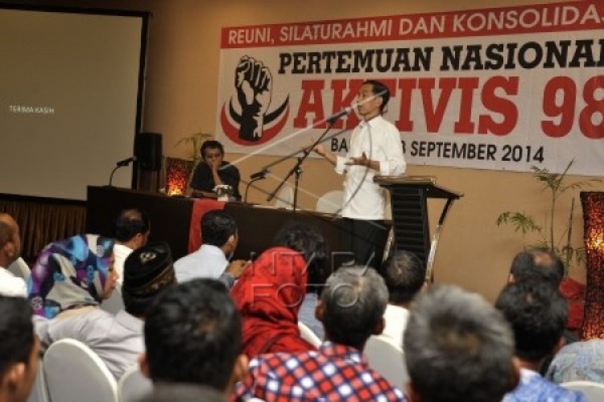 Jokowi Dinobatkan Sebagai Anggota Kehormatan Aktivis 98