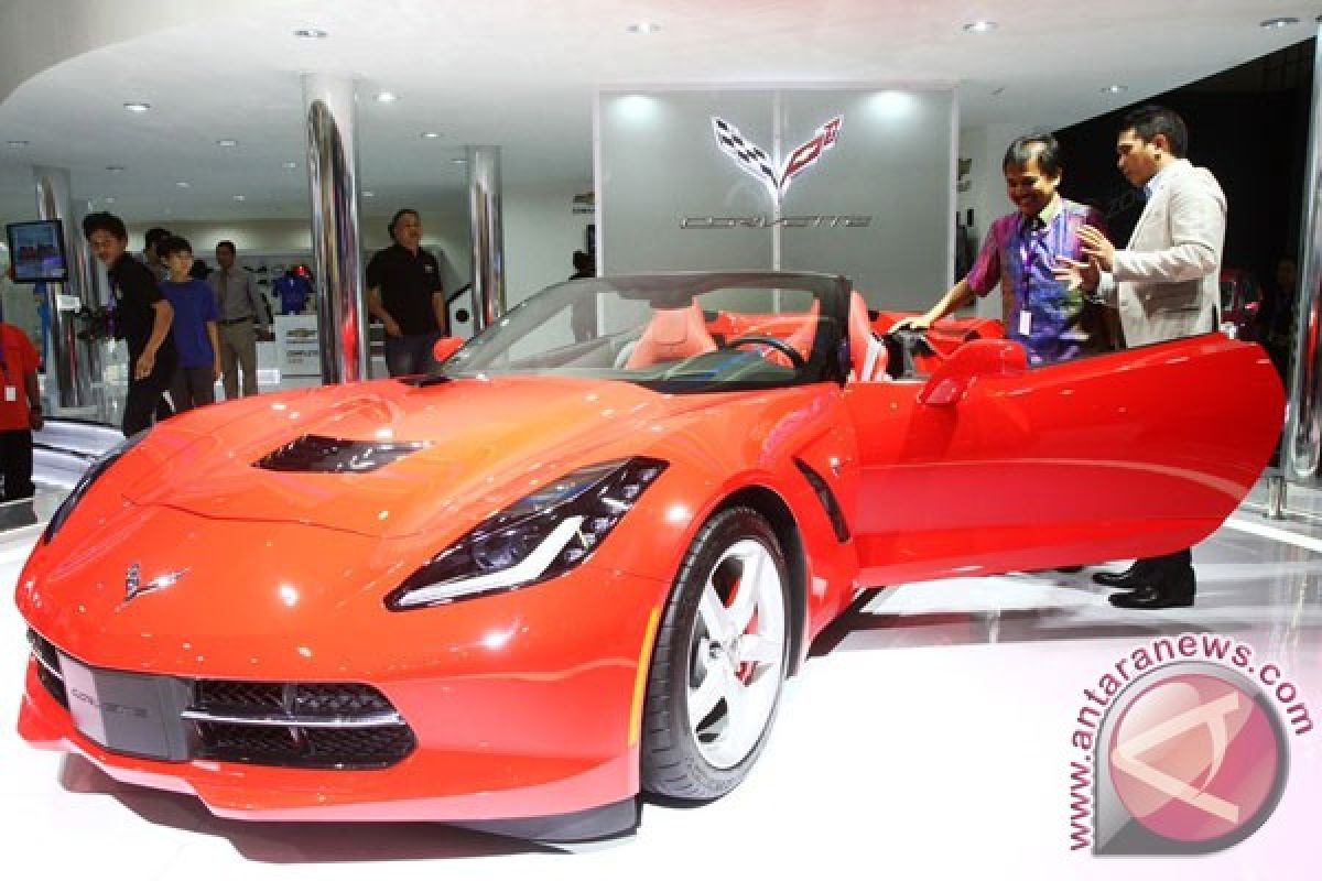 Menpora Roy Suryo lihat Chevrolet Corvette Stingray