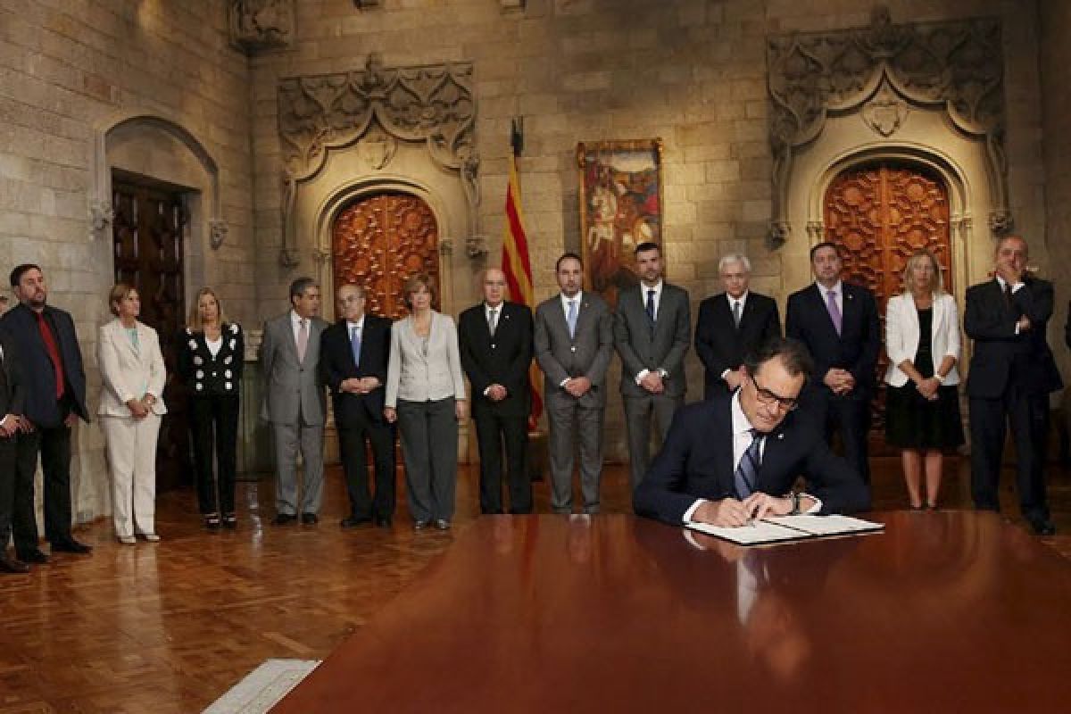 PM Spanyol sambut baik pembatalan referendum Catalunya