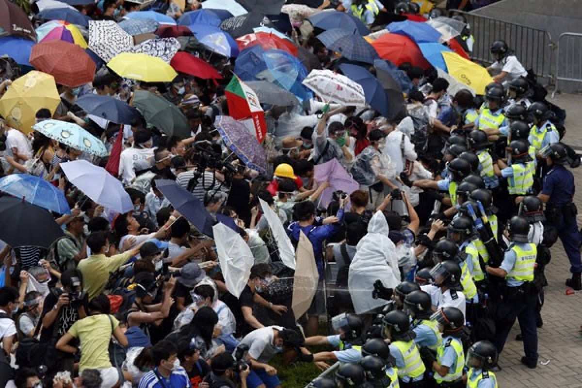 Konglomerat Hongkong serukan demonstrasi diakhiri