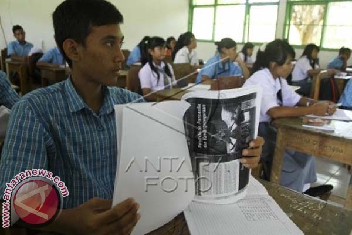 Guru Terkendala Ketiadaan Buku Ajarkan Kurikulum 2013