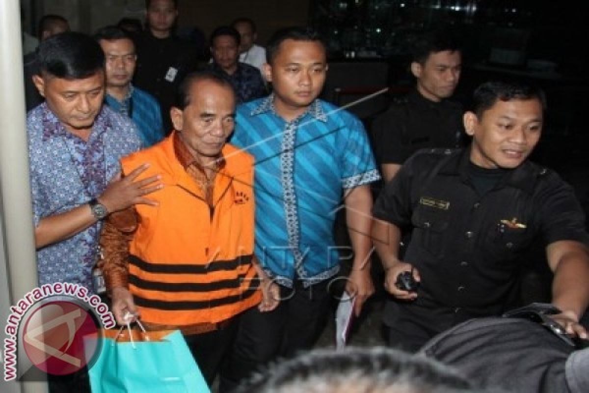 Gubernur Riau Resmi Tersangka