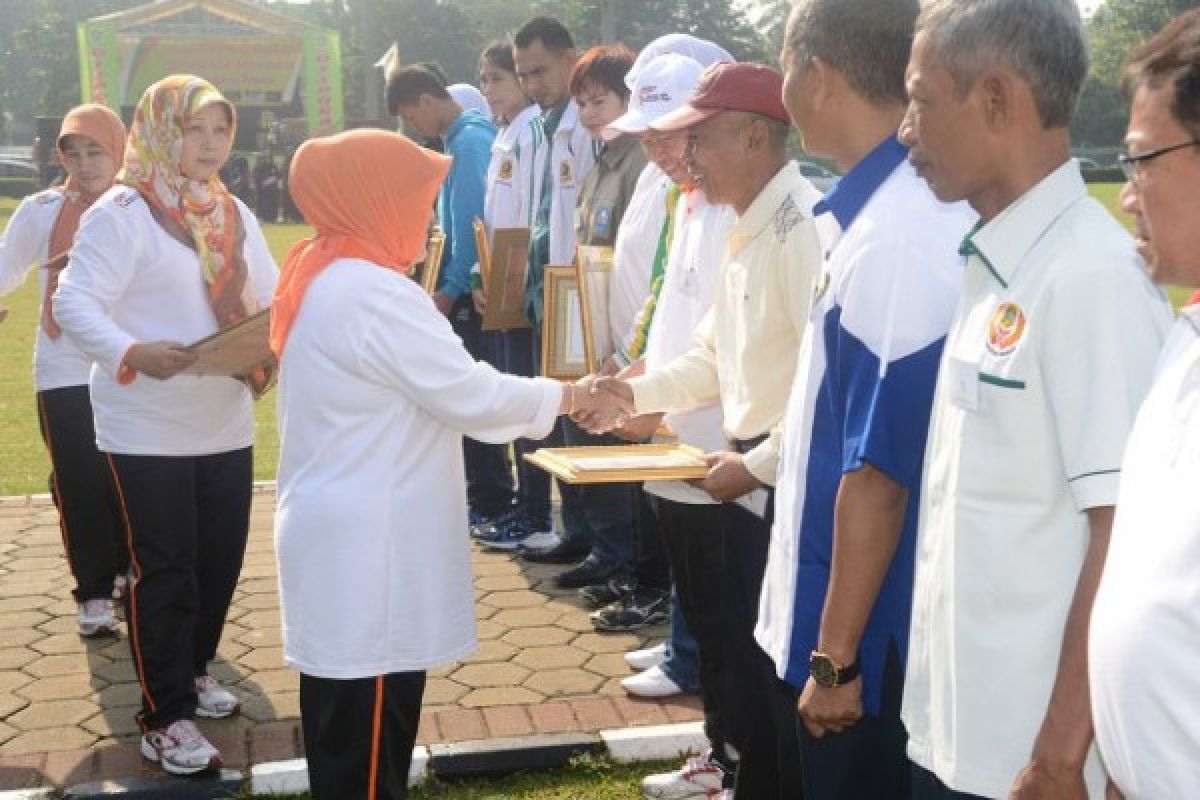 Pemkab Bogor berikan penghargaan insan olahraga berprestasi