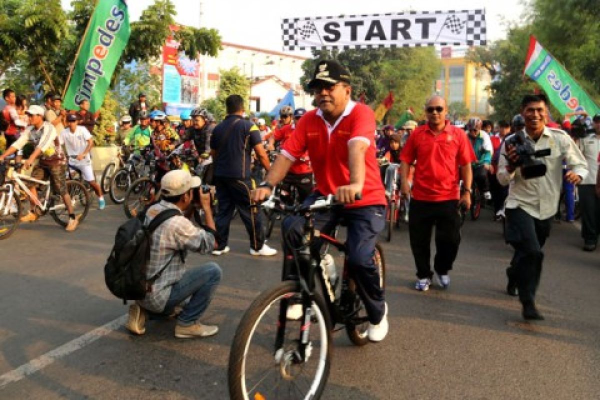 Rano Bersama Ribuan Warga Banten Ikuti Sepeda Santai