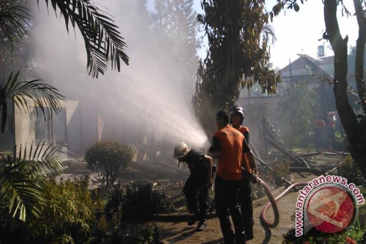 Hotel Sayung Dilalap si Jago Merah