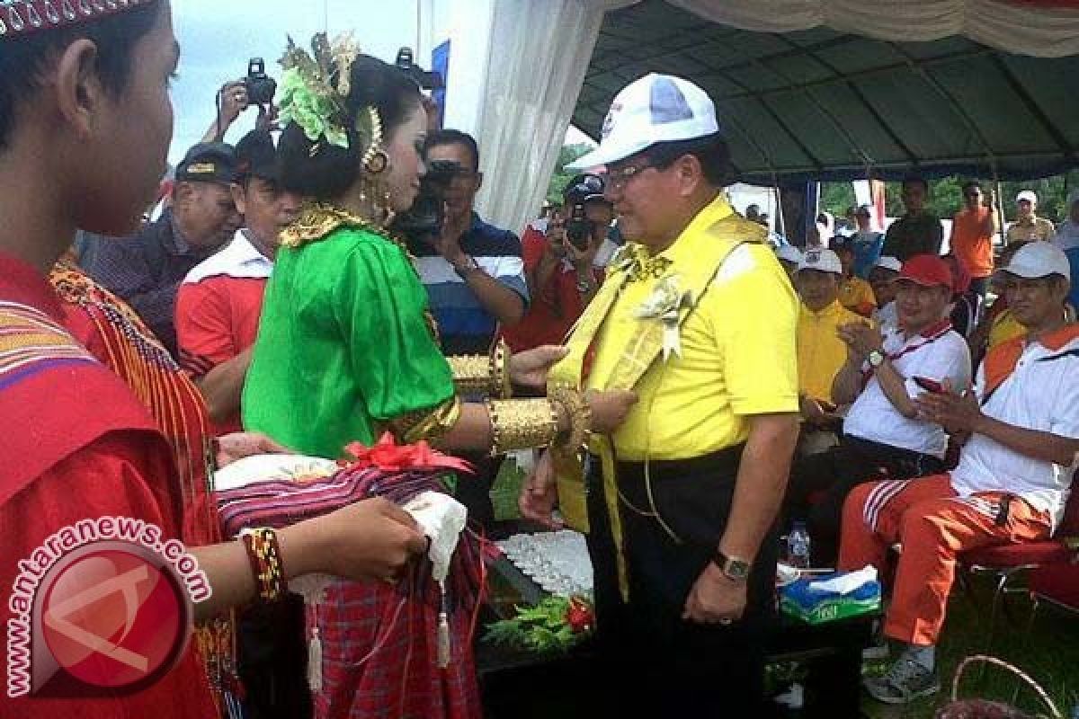 Gubernur Perjuangkan Pembangunan Stadion Sulbar 