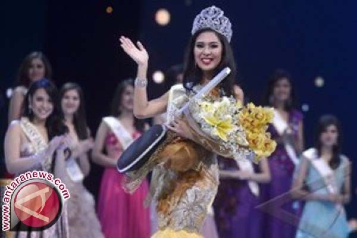 Miss Indonesia 2014 Hadiri Pawai Karnaval Budaya Sulbar 