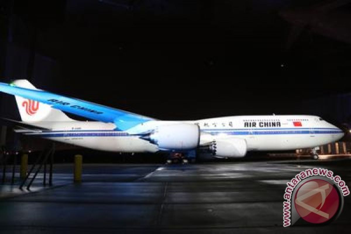 China's First New-Generation Boeing Jetliner B747-8 Delivered to Air China