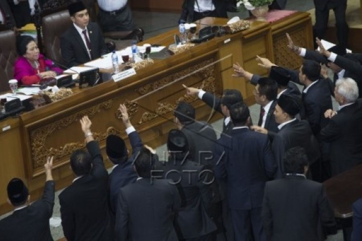 Sidang Paripurna II DPR Sempat Ricuh