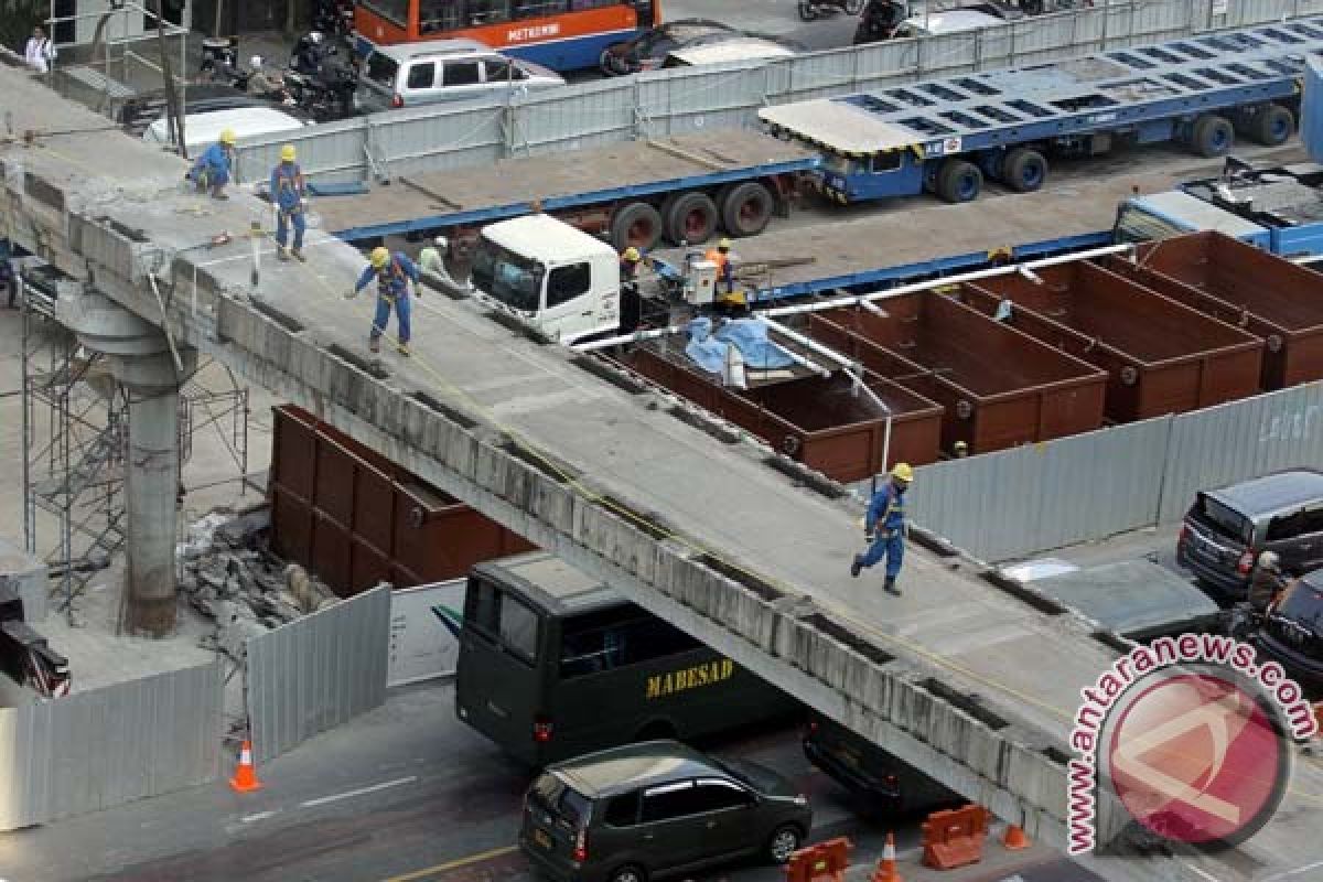 Demi MRT, jembatan penyeberangan Blok M digusur